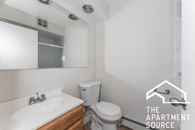5917 N Kenmore Ave unit 325, Chicago, IL 60660 - photo 4