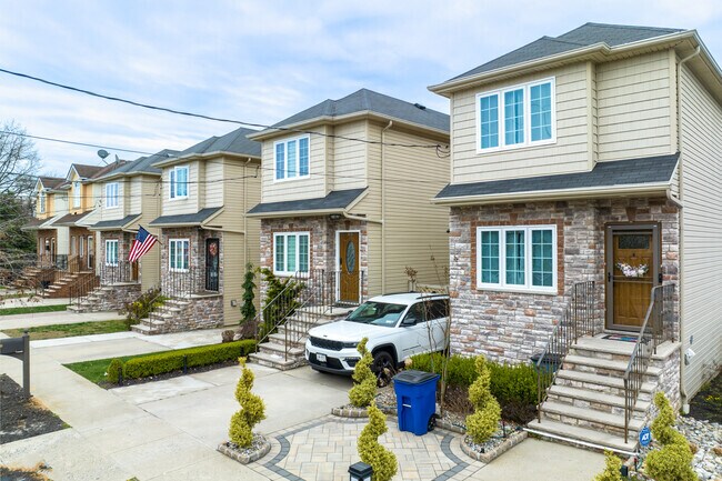 Beautiful narrow homes.