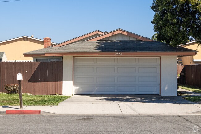The Huntington Beach nieghborhood around Washington Drive has a few ranch homes.