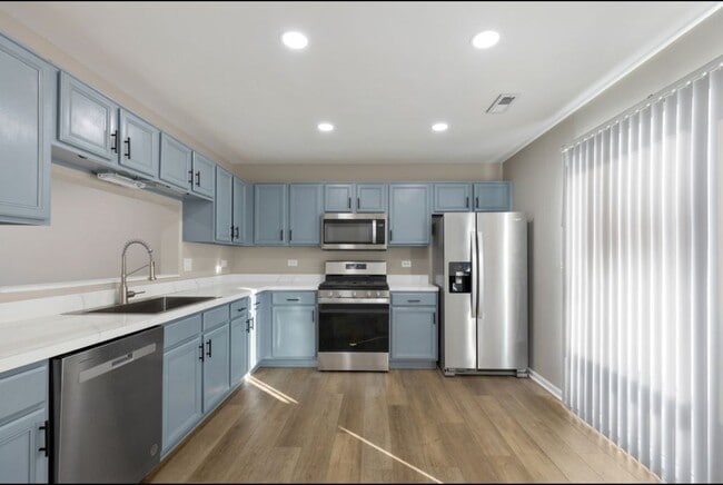 4553 W Hill Ave, Waukegan, IL 60085 - photo 7