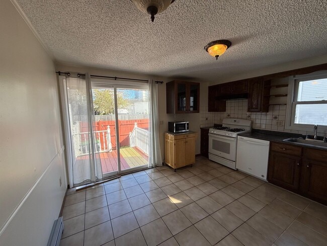 7 Myrtle St, Somerville, MA 02145 - photo 2