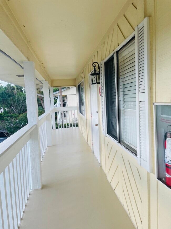 4613 Bayshore Dr unit B5, Naples, FL 34112 - photo 4