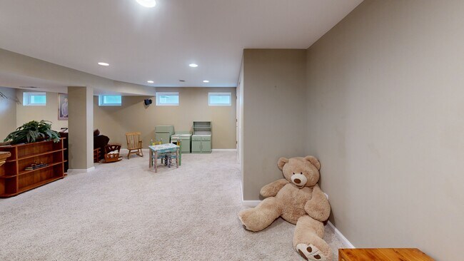 348 Mason Ridge Dr, Saint Charles, MO 63304 - photo 2