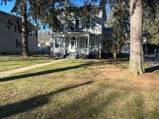 54 Oxford Rd Unit First floor, right, New Hartford, NY 13413