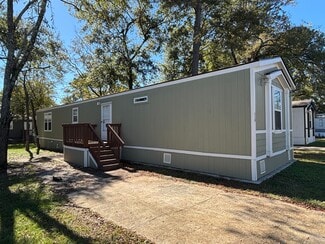 118 E Semands St, Conroe, TX 77301