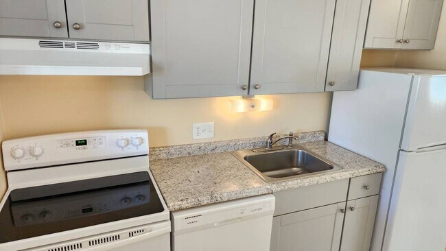 918 S Logan St unit 305, Denver, CO 80209 - photo 2