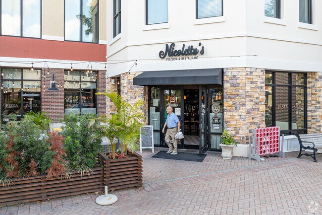 Near Valencia Bay, dining options include Nicoletta's Restaurant & Pizzeria.
