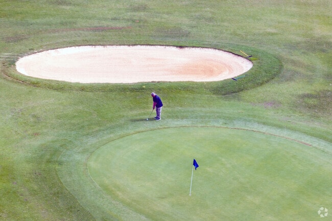 The Occoneechee Golf Club borders the Eno neighborhood.