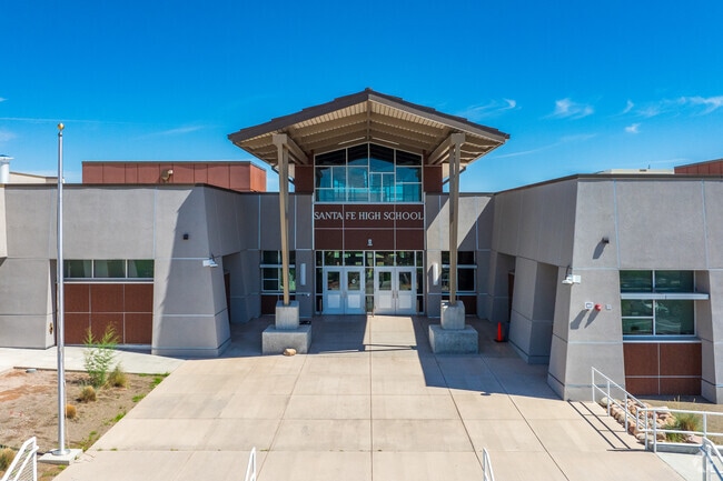 Santa Fe High School receives an A minus from Niche.