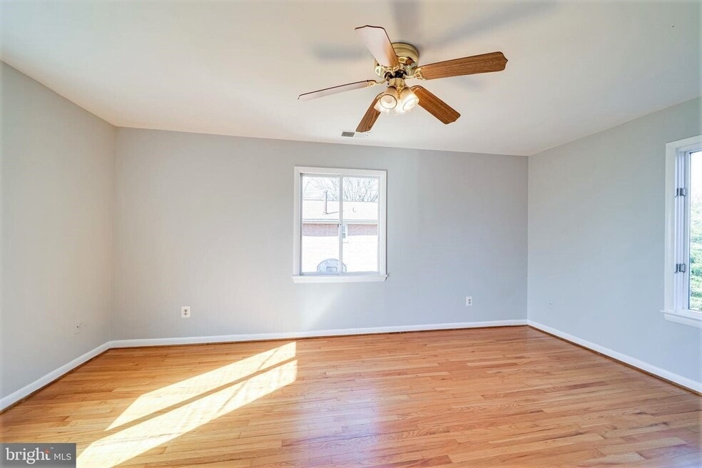 1912 S Glebe Rd, Arlington, VA 22204 - photo 1