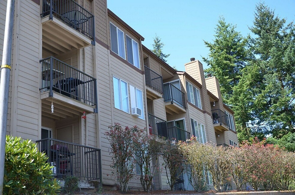 Pacific Pointe Apartments, Vancouver, WA 98663 - photo 1