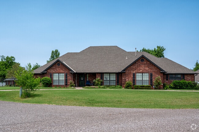 Oakcliff-Parkview houses showcase a mix of modern and traditional designs.