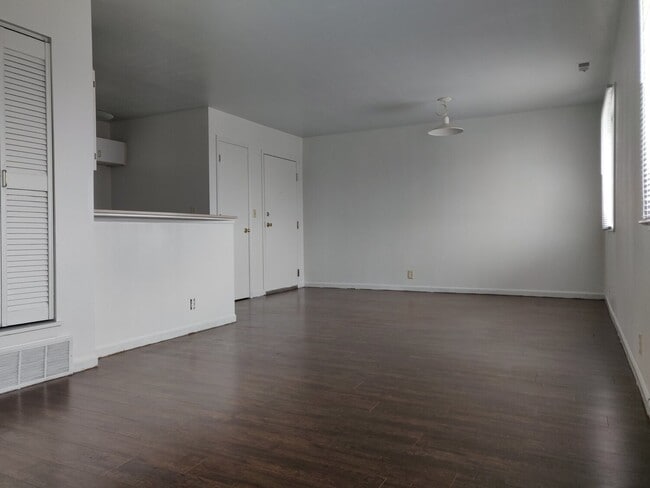 3828 Jones St unit 104, Omaha, NE 68105 - photo 5