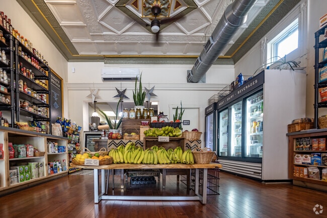 Mayfly offers fresh and high-quality produce.