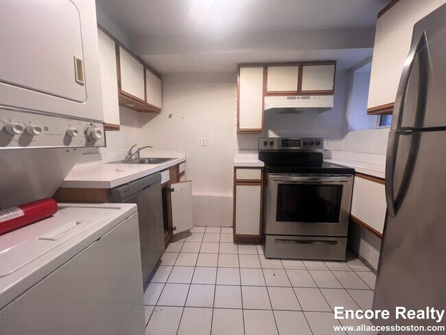 24 Saint Cyprians Place unit 1, Roxbury Crossing, MA 02120 - photo 5