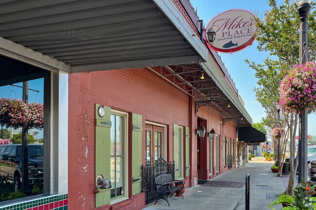 Mike’s Place in Downtown Conway is a beloved New Orleans-style restaurant known for its welcoming atmosphere and award-winning cuisine.