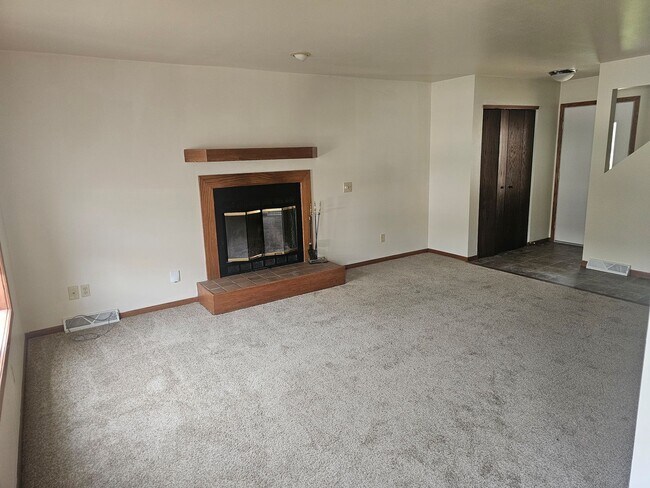 741 Aspen Ave, Verona, WI 53593 - photo 5