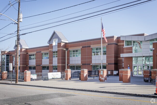George Washington School in Edgewater, NJ is 51% female.