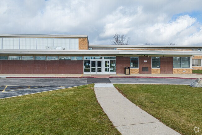 Aurora's Jefferson Middle School has a student-teacher ratio of 12 to 1.