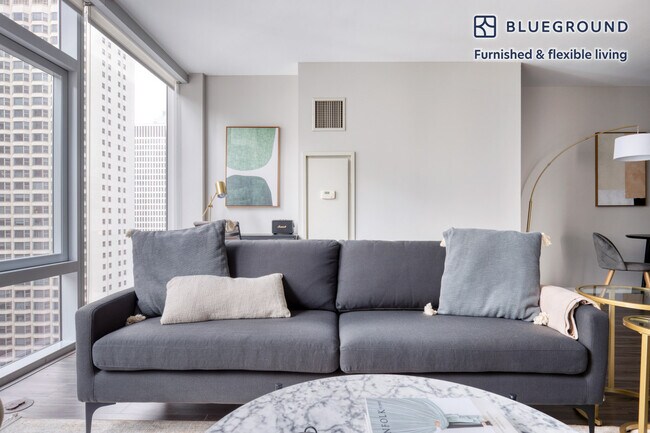 200 E Illinois St unit FL13-ID880, Chicago, IL 60611 - photo 2