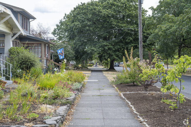The streetscapes of the Vernon neighborhood are very beautiful.