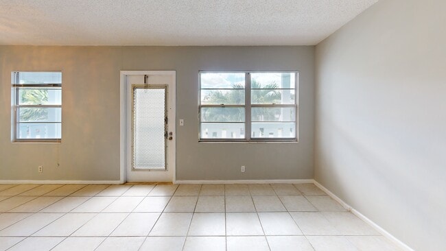 2038 Newport H, Deerfield Beach, FL 33442 - photo 2