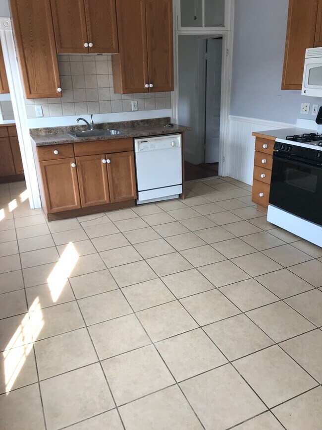 794 Boylston St Unit 3, Chestnut Hill, MA 02467