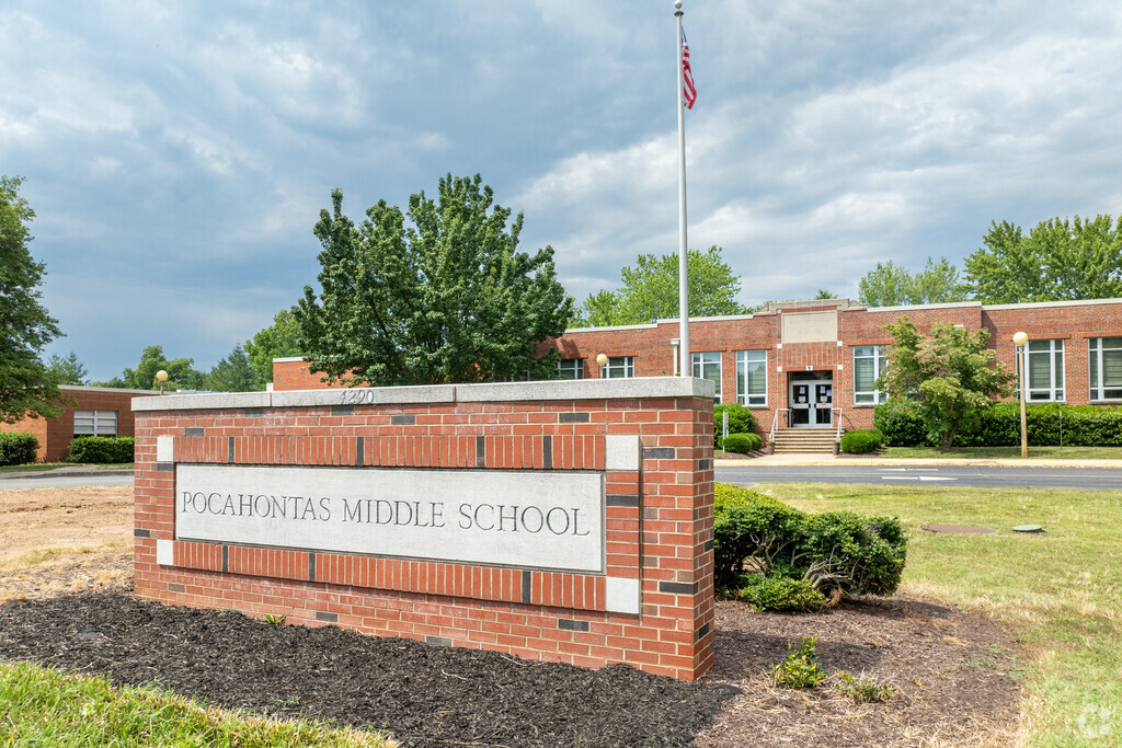 The entrance to Pocahontas Middle School.