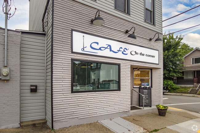 Café on the Corner serves popular gumbo and delicious cornbread in Marshall-Shadeland.