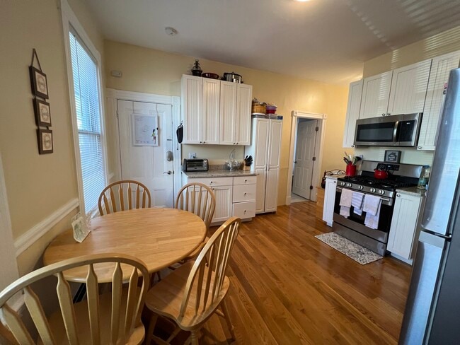 413 Washington St unit 1, Cambridge, MA 02139 - photo 2