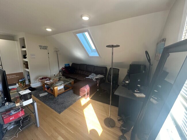 343 Beacon St unit 3, Somerville, MA 02143 - photo 2