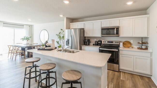 2830 Prairie Wind Ct, Hiawatha, IA 52233 - photo 6