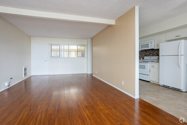Newton Towers, Torrance, CA 90505 - photo 6