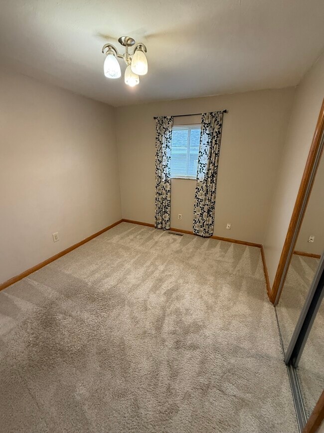 906 19th St, Vienna, WV 26105 - photo 5