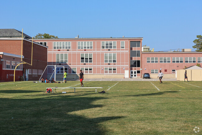 The student population of Lewiston Middle School is 770 and the school serves 7-8.