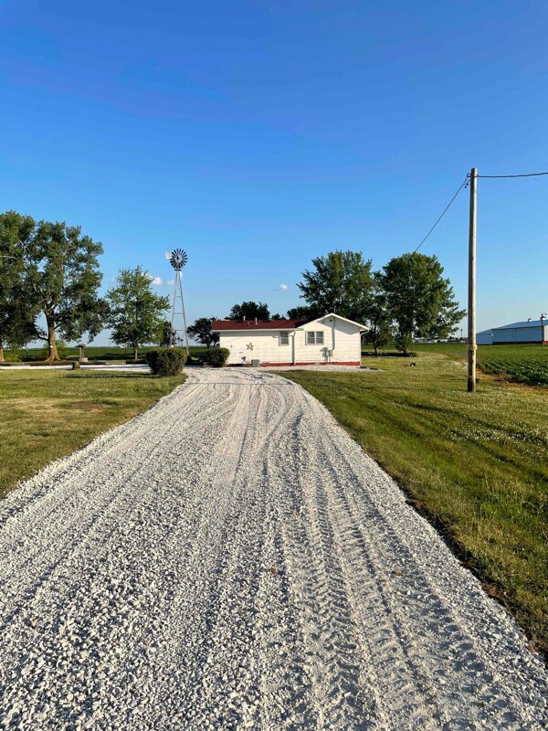 125 E Park St, Gilman, IL 60938