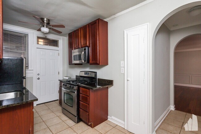 540 W Surf St unit W2, Chicago, IL 60657 - photo 3