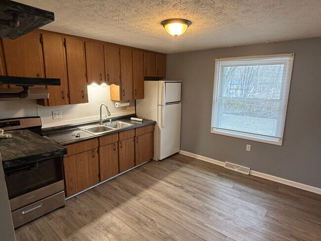 324 Pershing Ave NW unit 324 Pershing, Massillon, OH 44646 - photo 4