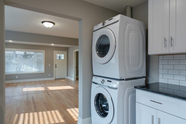 621 3rd St NW unit 2, Grand Rapids, MI 49504 - photo 6