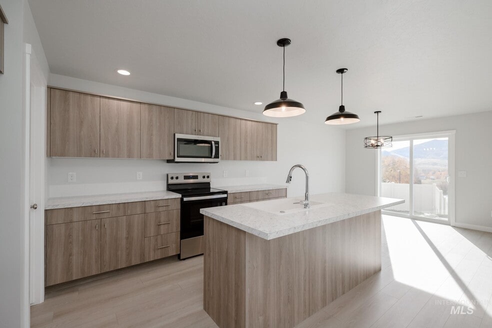 231 Caribou Ct, Horseshoe Bend, ID 83629 - photo 1