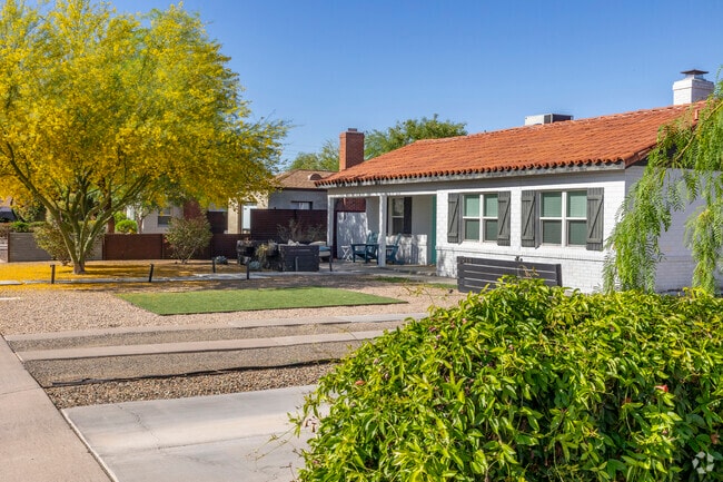 Many ranch homes in North Encanto have mature Palo Verde trees that flower with bright yellow flowers in the spring.