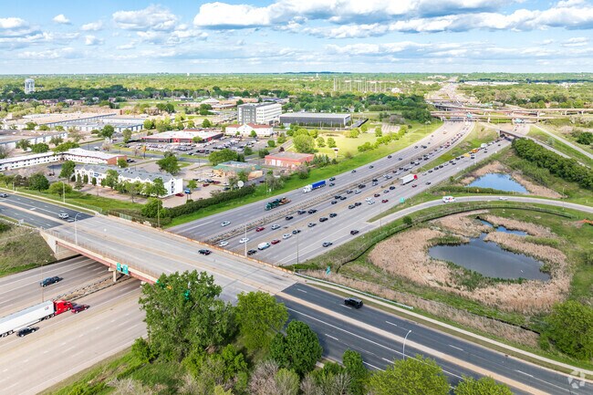 Interstate 694/94 is located south of Palmer Lake for easy access to St. Paul, Minneapolis, and beyond.