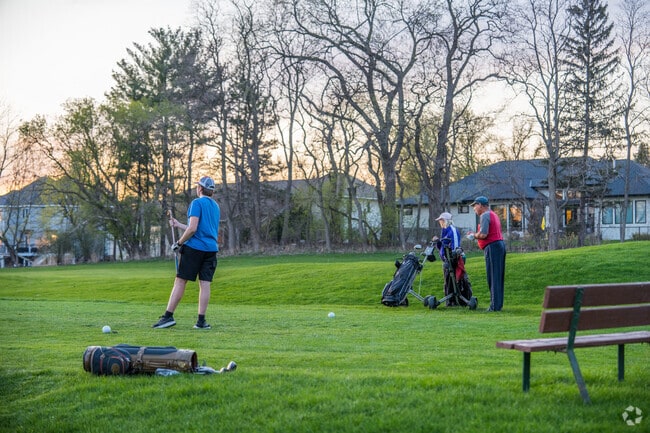 Par 3 is a 9-hole, par 27 golf course owned and operated by the City of Mendota Heights.