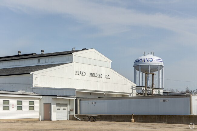 Plano Molding is a large fishing and hunting store in Plano.