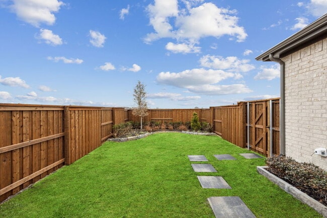 2078 Cuellar Way, van Alstyne, TX 75495 - photo 2