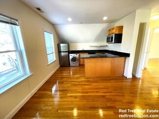 172 Fuller St Unit 3, Brookline, MA 02446