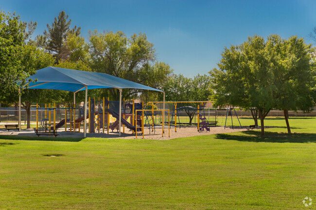 Kyrene de los Niños Elementary School students have plenty of space to play outdoors.