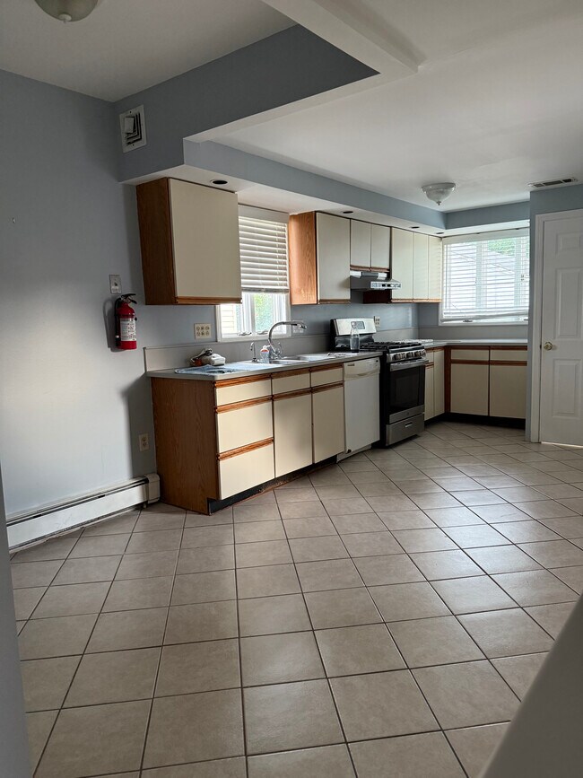 137 Baldwin St Unit 2, Bloomfield, NJ 07003