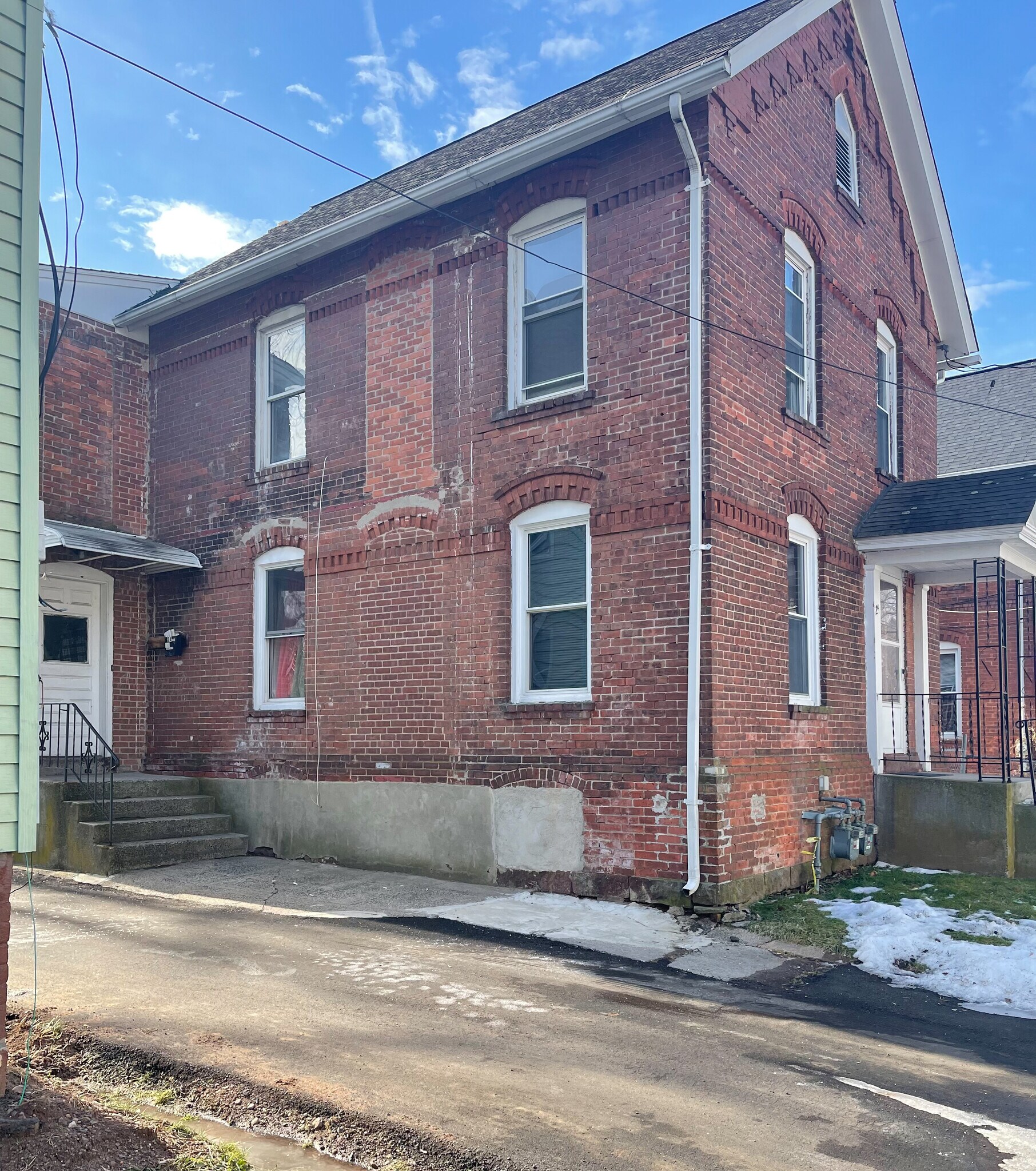 24 Garden St unit 2nd floor, Meriden, CT 06451 - photo 1