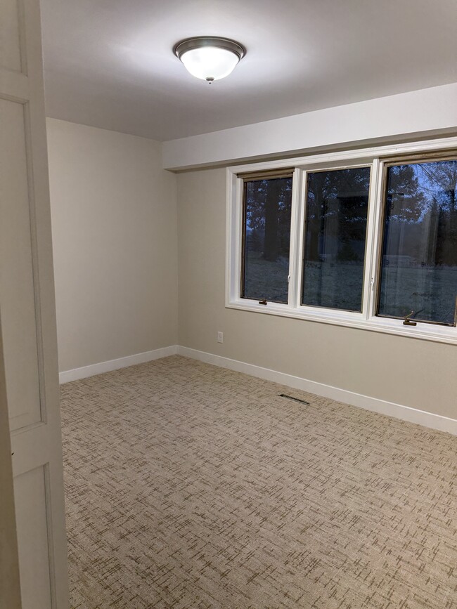 5500 Vagabond Ln N, Plymouth, MN 55446 - photo 7